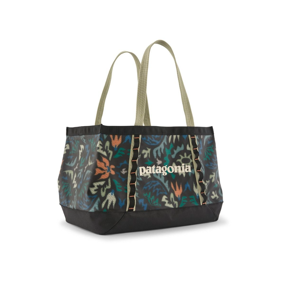 Black Hole Tote 25L Kaleido Black by Patagonia featuring recycled polyester material.